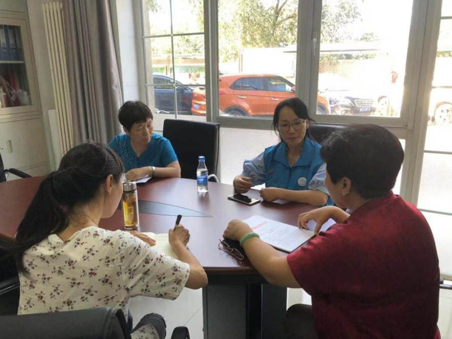 1655985285389250.jpg 海國投公司機(jī)關(guān)第二黨支部與寶山社區(qū)黨總支完成對接2.jpg